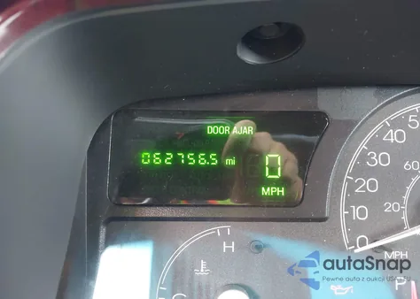 2004 Lincoln Town Car Executive z USA, uszkodzony, nr VIN 1L1FM81W54Y646963